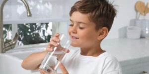 child_using_water_filtration_system-e1727894429741